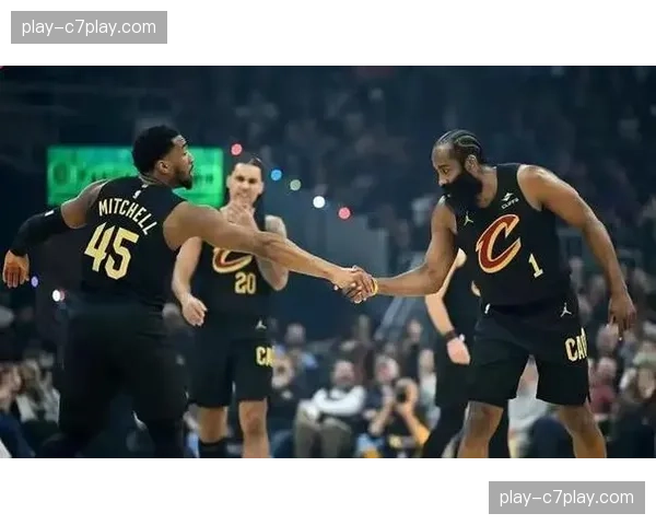 消息：季后赛首轮主场优势关键战，尼克斯与骑士正面交锋