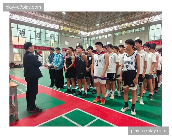 校园篮球联赛引入“24秒进攻时限”，旨在培养青少年快节奏习惯